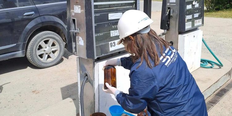 Vecinos de Puerto Guadal preocupados por cierre de su única estación de combustible