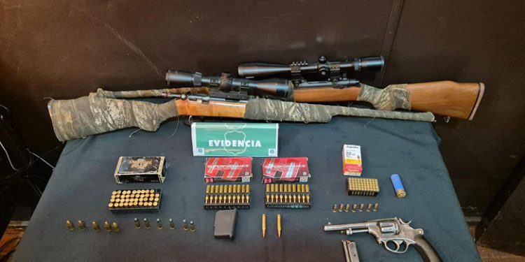 Carabineros detiene a tres personas por robo de madera y porte de armas en Chile Chico