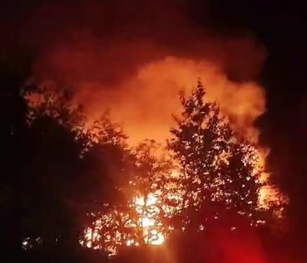 Incendio consume aserradero en el sector de Cerro Negro, Coyhaique
