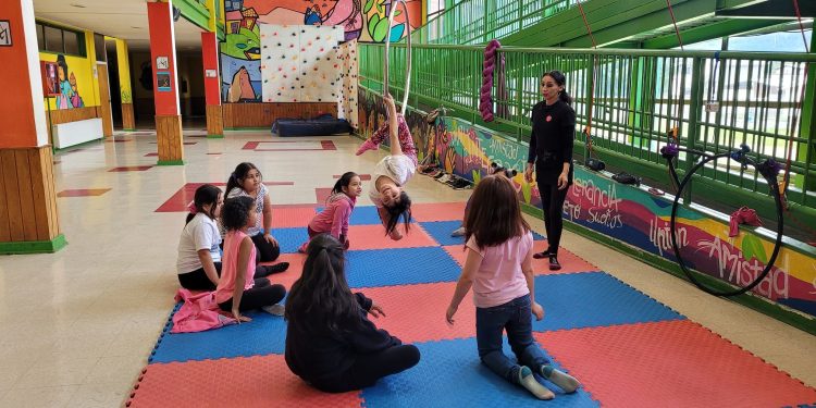 Talleres de circo, danza y yoga llenan de alegría las vacaciones de niños en Puerto Aysén