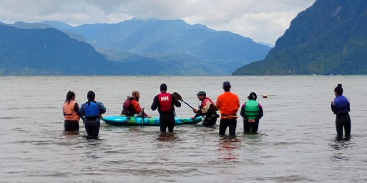 Éxito total en la primera regata de kayak en Puerto Aysén organizada por AquaChile