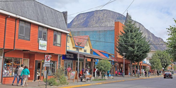Preocupación en Coyhaique: denuncian a ciudadano brasileño por acoso y agresiones en el centro