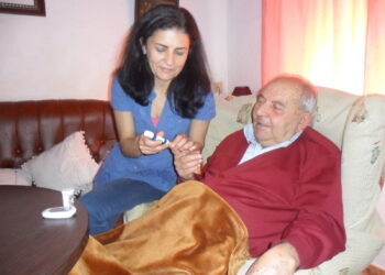 FOSIS y AIEP lanzan curso gratuito para cuidadores de adultos mayores en Aysén