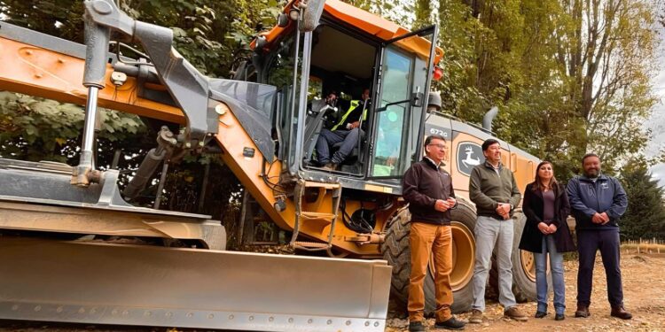 Avanza construcción del camino a Lago Atravesado con apoyo del DFL15