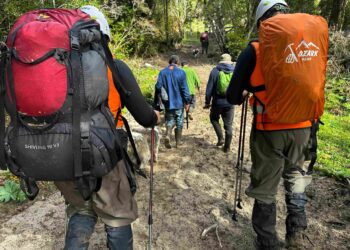 GOPE de Carabineros rescata a personas extraviadas en Lago Verde