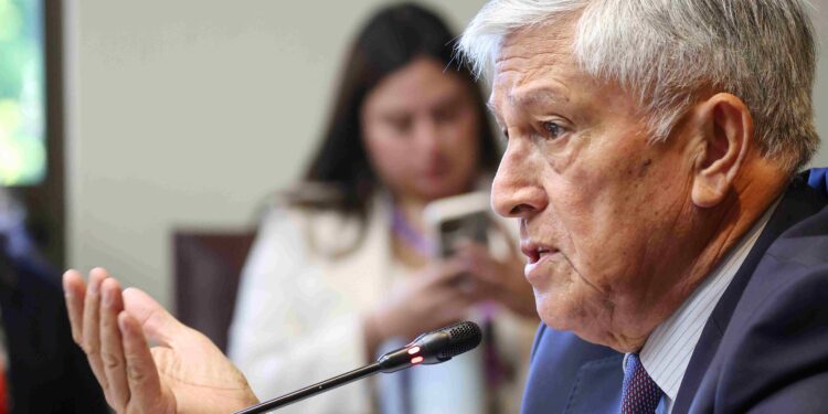Senador Sandoval por disminución de población de Aysén en Censo 2024: “Debemos hacer una profunda reflexión sobre qué tipo de desarrollo se impulsará en la región”