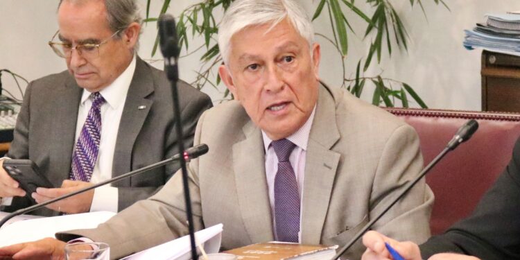 Senador Sandoval solicitó sesión especial en Comisión de Zonas Extremas del Senado para abordar conectividad austral