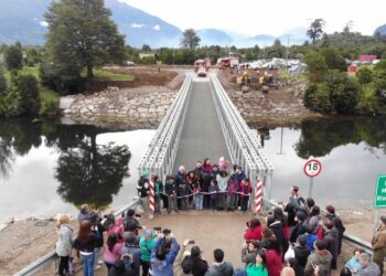 Inauguran pasarela mecano en el sector Entre Ríos Pangal Bajo de Puerto Aysén