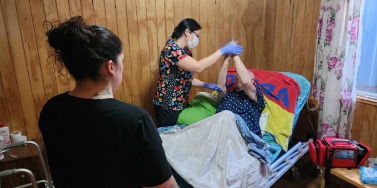 Unidad de Hospitalización Domiciliaria del Hospital Regional Coyhaique atendió a más de mil pacientes durante 2024