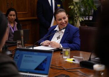 Senadora Órdenes destacó proyecto de ley del vaso de agua como una medida contra las cifras de obesidad