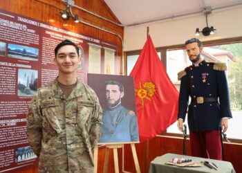 Conscripto artista: joven soldado del Destacamento N°14 de Aysén rinde homenaje a Bartolomé Vivar con retrato al óleo