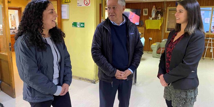 Senador Sandoval destaca trabajo de Hogar de la Obra don Guanella en visita realizada al establecimiento