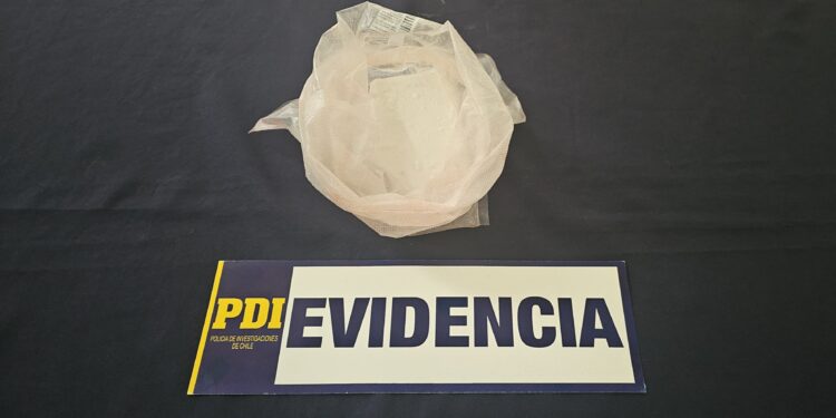 PDI detiene a ciudadano extranjero por tráfico de drogas en Puerto Aysén: tenía más de 400 gramos de cocaína
