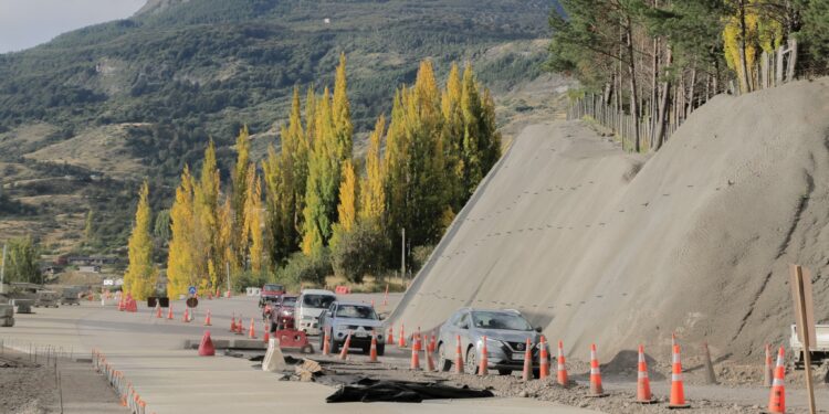 Subsecretario de Obras Públicas supervisa avance de obras viales en Coyhaique