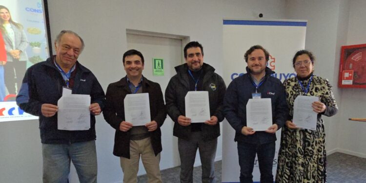 Liceos técnicos de Coyhaique renuevan alianza con Cámara Chilena de la Construcción para fortalecer formación de sus estudiantes