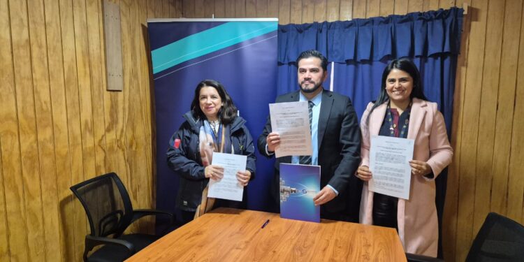 CFT Estatal de Aysén y Sernapesca firman convenio para fortalecer formación técnica en la región