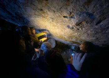 Artesanas de Puerto Ibáñez visitan por primera vez sitio de arte rupestre que inspira su trabajo