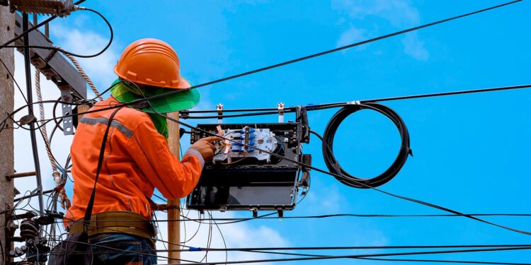 Más de 7 mil vecinos de Aysén accederán a internet y telefonía gracias a convenio de conectividad digital