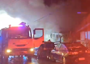 Incendio destruye dos viviendas pareadas en Puerto Aysén: investigan posible intencionalidad