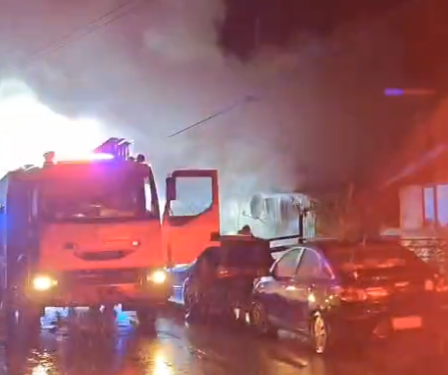Incendio destruye dos viviendas pareadas en Puerto Aysén: investigan posible intencionalidad