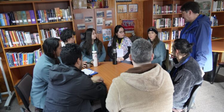 Municipio de Aysén despliega servicios y compromisos en Islas Huichas con jornada de terreno