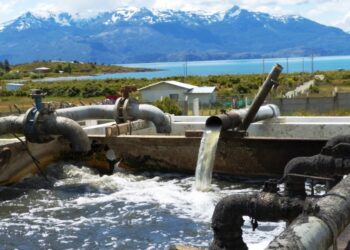 Exigen declarar emergencia sanitaria en Puerto Guadal por fallas en planta de tratamiento
