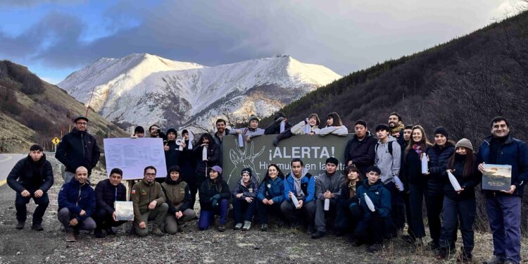 Fundación Rewilding Chile y SLEP Aysén firman convenio para fortalecer educación ambiental en la Patagonia