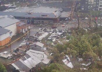 Tornado EF-1 causa graves daños en Puerto Varas y activa alerta en tres regiones del sur de Chile