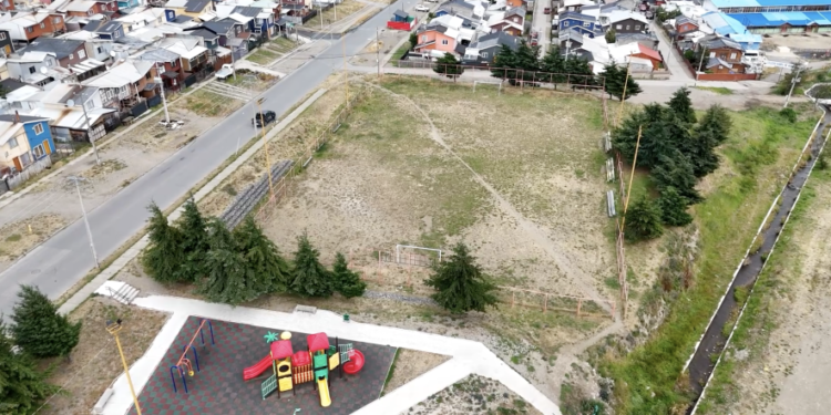Comienza construcción de multicanchas en sector alto de Coyhaique