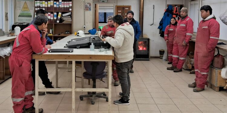 Minera Pacífico del Sur desarrolla capacitación a sus trabajadores