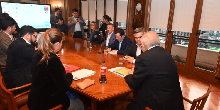 Minvu y Gobierno Regional buscan soluciones habitacionales con enfoque ambiental