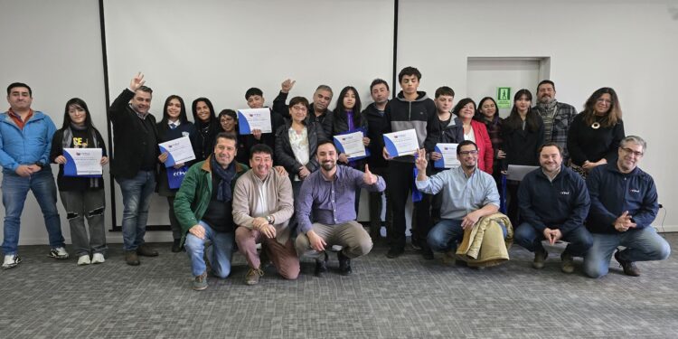 Diez estudiantes de Aysén reciben becas de la Cámara Chilena de la Construcción por excelencia académica