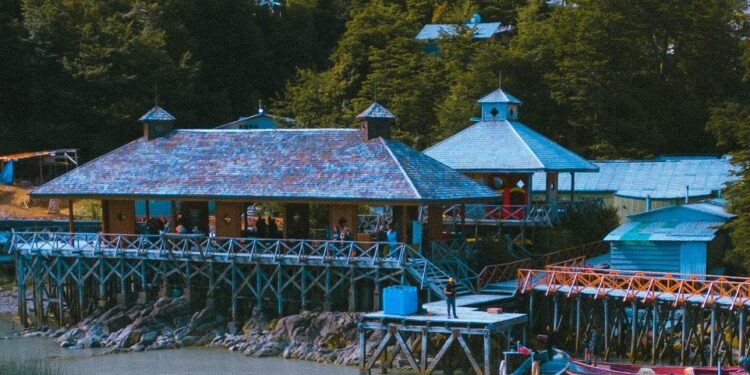 Aprueban normas de intervención para conservar el carácter patrimonial de Caleta Tortel