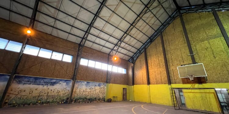 Inician obras de conservación del gimnasio de la Escuela Nieves del Sur en Coyhaique