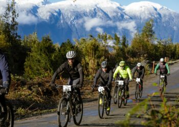 Puerto Aysén: ciclismo, escarcha y comunidad en Bahía Acantilada