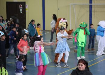 Puerto Aysén despide las vacaciones con fiesta familiar en el Polideportivo