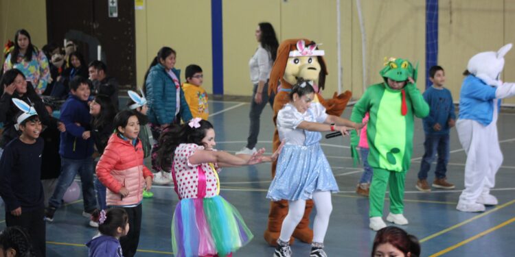Puerto Aysén despide las vacaciones con fiesta familiar en el Polideportivo