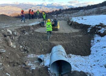 Avanza construcción de camino que conectará Villa La Tapera con Lago Verde