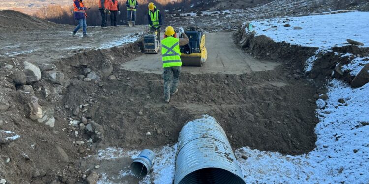 Avanza construcción de camino que conectará Villa La Tapera con Lago Verde