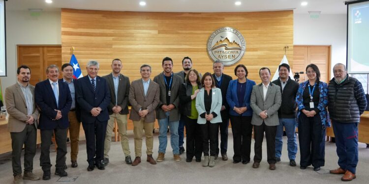 Gobierno Regional de Aysén sella histórico convenio de inversión con Ministerio de Salud
