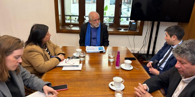 Diputados de Aysén solicitan al ministro de Vivienda agilizar solución habitacional a comités de Puerto Aysén