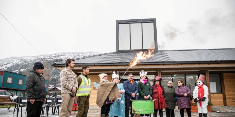 Puerto Guadal celebra su primer Carnaval de Invierno con tradición, naturaleza y chapuzón extremo