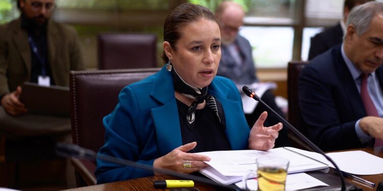 Cáncer de mama triple negativo: Senadora Órdenes pide al ejecutivo avanzar en una respuesta para las pacientes