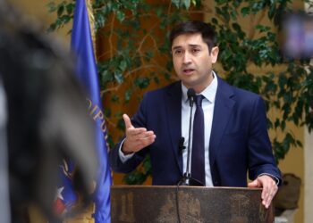 Diputado Calisto logra acuerdo unánime en comisión de salud para oficiar a Minsal por altos costos en traslado que deben pagar pacientes oncológicos de Aysén
