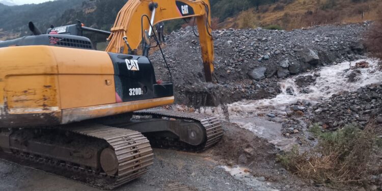 Se mantienen cortes parciales de rutas y monitoreo por crecidas de ríos en Aysén tras intensas lluvias