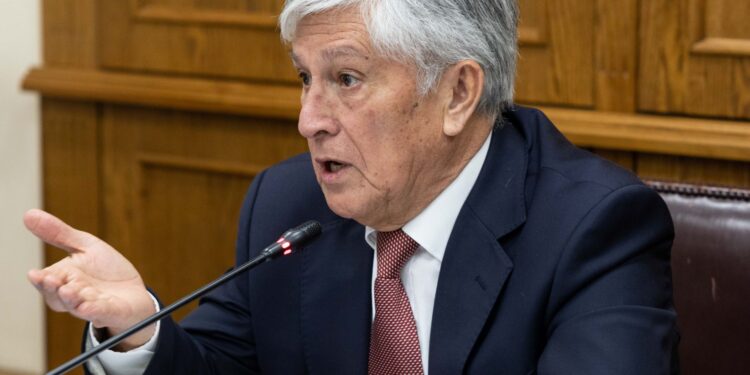 Sandoval recalca que proyecto que perfecciona Ley Lafkenche es necesario para corregir excesos y evitar conflictos con otras actividades clave, como la pesca artesanal