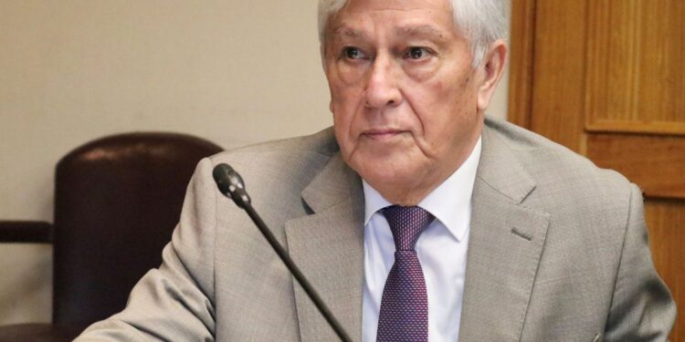 Senador Sandoval valora avance del proyecto de Envejecimiento tras aprobación en la Cámara de Diputados