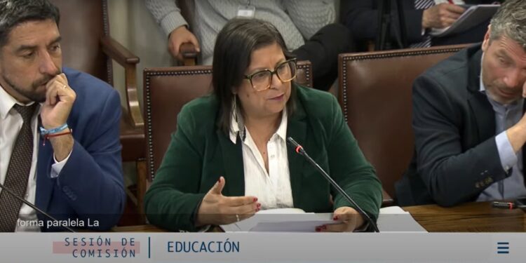Diputada Marcia Raphael exigió en Comisión de Educación respuestas ante la paralización del proyecto Escuela España