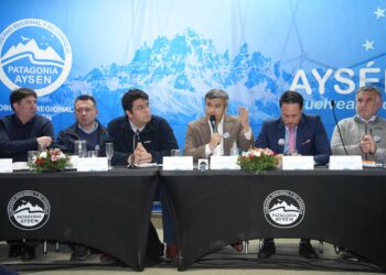 Región de Aysén fue sede del tercer encuentro del Plan Salmón 2050