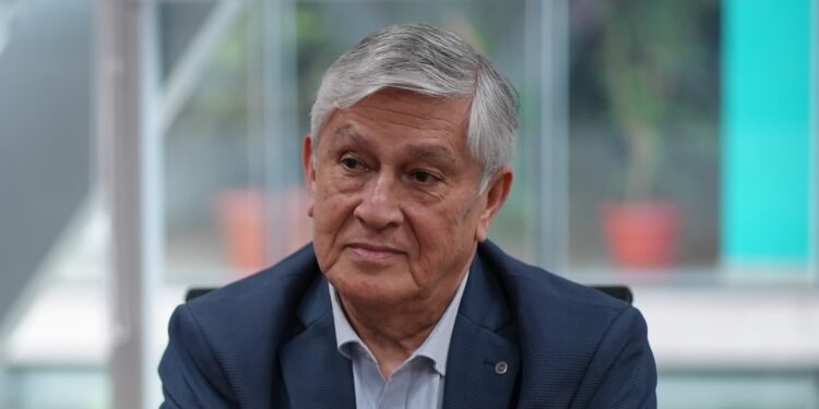 Senador Sandoval y renuncia de ministro de Hacienda: “Muy sorpresivo sin duda”